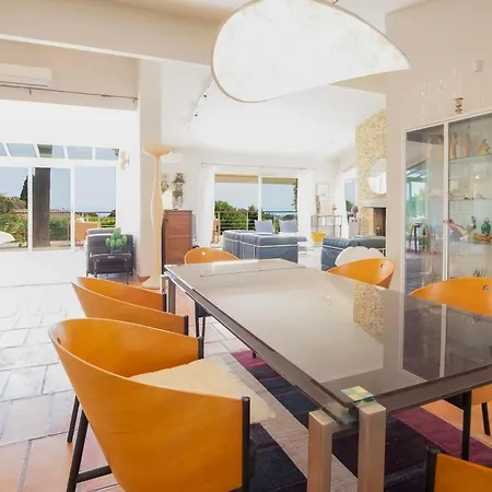 Elegant Mediterranean Villa, Sea View & Garden ヴィラ