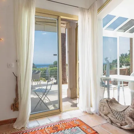 Elegant Mediterranean Villa, Sea View & Garden ヴィラ *