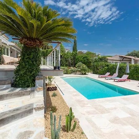 ヴィラ Elegant Mediterranean Villa, Sea View & Garden